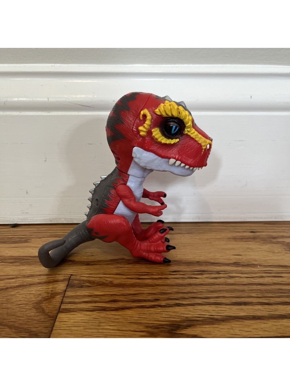 Fingerlings Untamed Dinosaur T-Rex Ripsaw Red WowWee 2017 Toy Raptor Dino